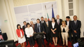 БСП искат да задължат премиера Бойко Борисов да идва поне