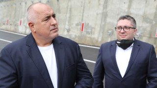 Никой няма запазено в джипа на премиера Бойко Борисов но