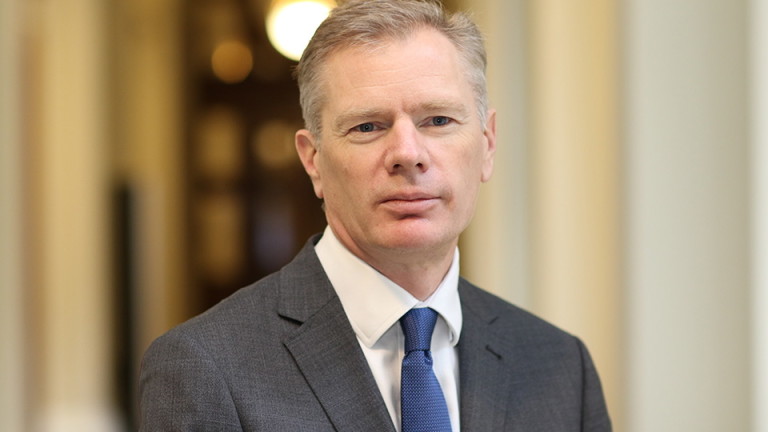 Иран изгони британския посланик