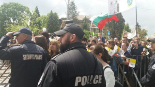 Без инциденти премина празничната Света литургия в центъра на София