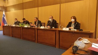 Кацаров уверява посланиците на ЕС: Ситуацията е тежка, но все още под контрол
