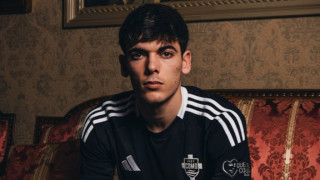 Левият бранител на Барсеолна Алекс Вале ще доиграе сезона