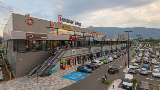 Официално беше открит първият за столицата търговски комплекс HOLIDAY PARK