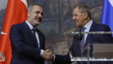  Външните министри на Русия и Турция разискаха зърнената договорка и войната в Украйна 