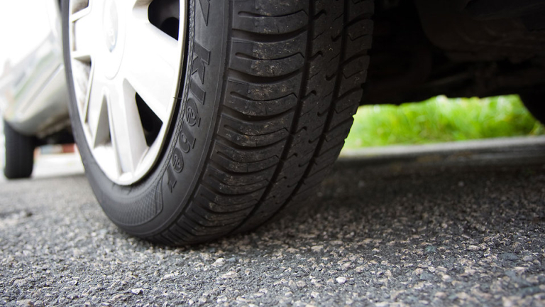 Над 30 коли осъмнаха с нарязани гуми в столицата