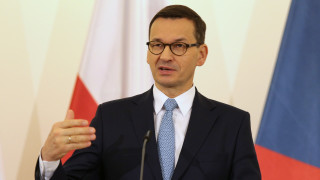 Премиерът на Полша Матеуш Моравецки обвини френския президент Еманюел Макрон