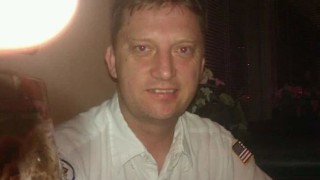 Ветеран от военноморските сили на САЩ се връща у дома