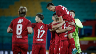 Защитниците Лумбард Делова и Иван Турицов както и халфът Улуас Скаршем може да пропуснат гостуването на