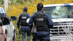 В Мексико спасиха 123 мигранти, изоставени и заключени в ремарке