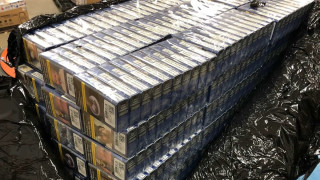 Задържаха над 80 000 къса цигари опаковани за изпращане към