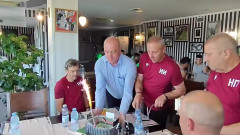 Happy Birthday! Илиев получи "стадион" за празника (ВИДЕО)