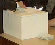 Отварят офертите по обществената поръчка за кутиите за гласуване