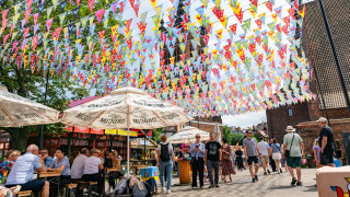 Текстът е на полският икономически анализатор и бивш журналист Яцек Бжески