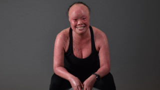 Муи Томас родена в Китай се появява на света при