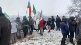  С митинг пазят фермите със инфектирани овце във Велинградско 