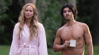 ПРЕДИ ПУКАНКИТЕ
Времетраене 103 минути
Режисьор Джин Ступницки
В главните роли Дженифър Лорънс