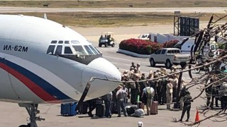 Два руски самолета кацнаха в столицата на Венецуела Каракас съобщават