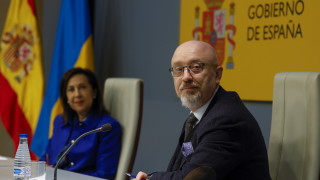 На съвместна пресконференция в Мадрид министрите на отбраната на Украйна