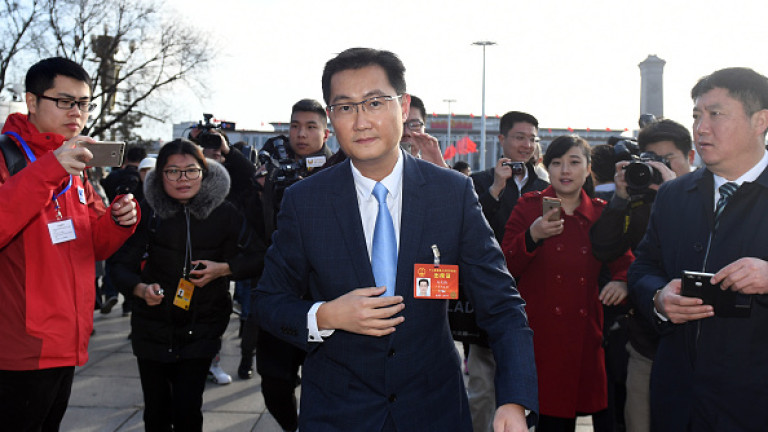  Хуатенг беше посетител на конгреса на Китайската комунистическа партия 