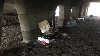 Разчистват боклуците под мостовете в София