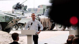 Генералният секретар на НАТО Йенс Столтенберг ще остане на поста