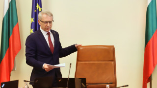 Държавата продължи да работи с нормални темпове независимо от рязко