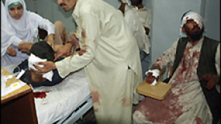 16 убити при нападение над конвой в Пакистан