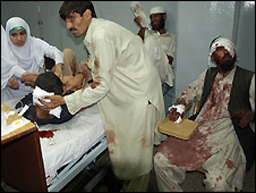 Десетки убити и ранени на погребение в Пакистан 