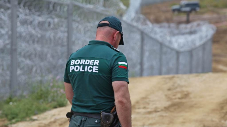 Граничари отново спряха над 220 нелегални имигранти на границата с Турция 