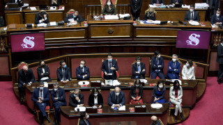 Премиерът на Италия Джузепе Конте призова Сената да го подкрепи