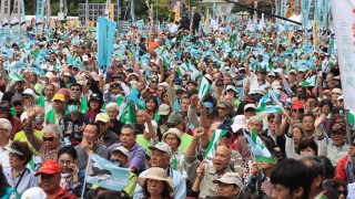 Хиляди демонстранти настояващи за независимост се събраха в тайванската столица