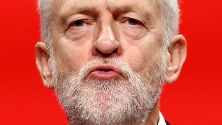 При управлението на премиера Тереза Мей рискът Великобритания да падне