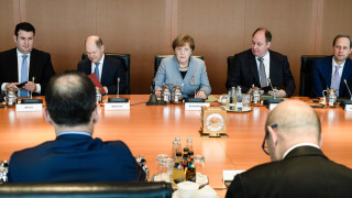 Меркел не смее да каже на германците, че хубавият живот приключи