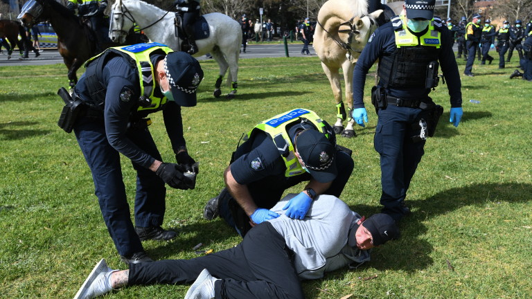 Полицията в , австралийския щат Виктория, арестува 15 души, след