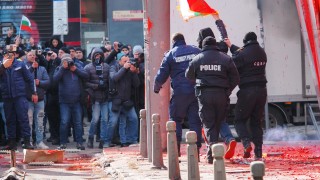 Още трима души са задържани за ексцесиите пред ЕК в
