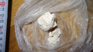 Задържаха четирима души за разпространение на наркотици