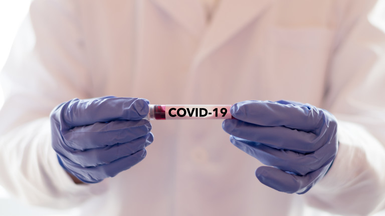 Борбата с COVID-19 не само не е приключила, а няма