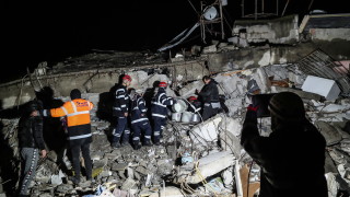 Повече от 4300 са загиналите след мощното земетресение което удари