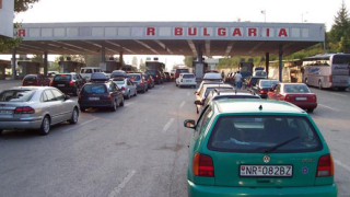 Нов режим на преминаване през Калотина за чужденците