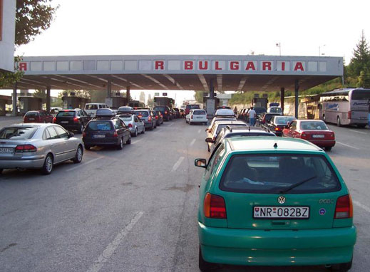 Нов режим на преминаване през Калотина за чужденците