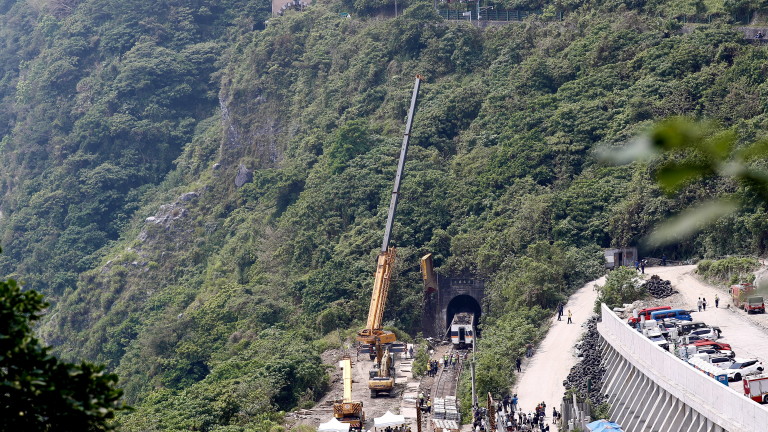 Заподозреният за железопътната катастрофа в Тайван се извини