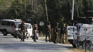 Един загинал и петима ранени при терористична атака в Кашмир 