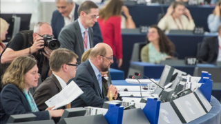 Европарламентът отложи гласуването на ТТИП