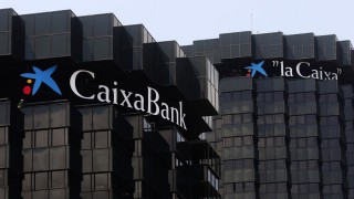 Две от най големите испански банки CaixaBank и Banco Sabadell
