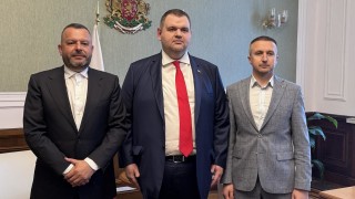 Лидерът на ДПС Ново начало Делян Пеевски се срещна