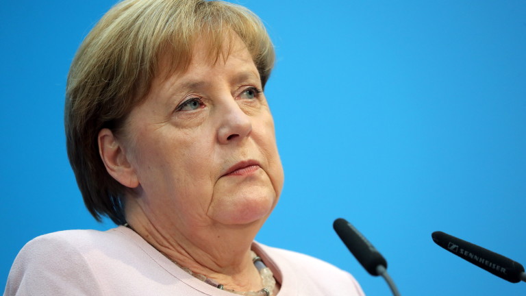 Меркел: Правителството няма да подава оставка