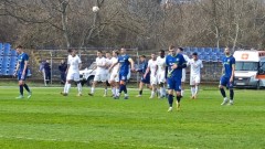 "Шоколадите" измъкнаха важна победа край река Росица