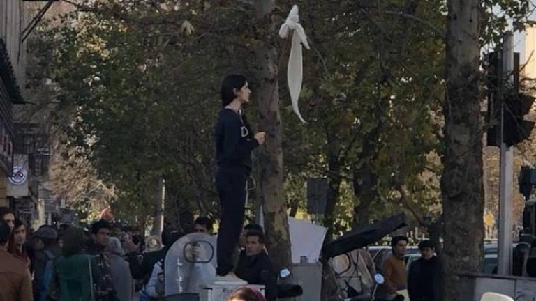 Втора жена е арестувана в иранската столица Техеран заради протест