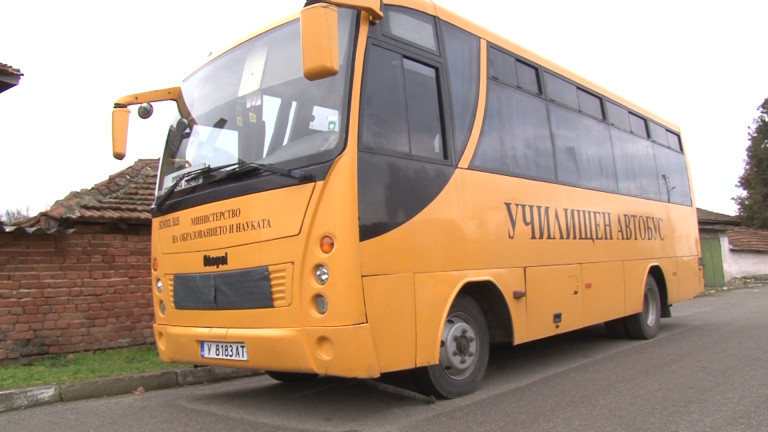 Тир удари ученически автобус край Свищов