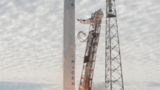 Ракета на SpaceX с първия търговски сателит беше успешно изстреляна